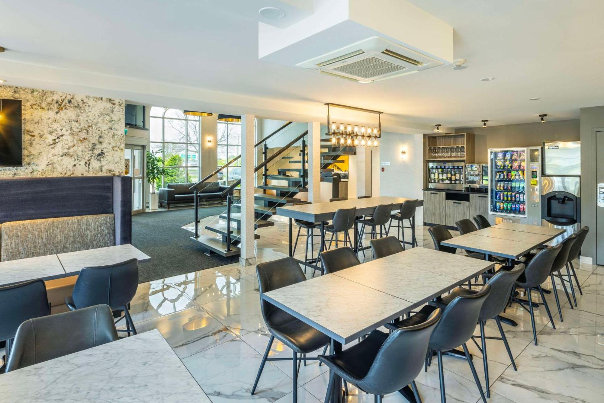Les Suites De Laviolette Ascend Hotel Collection Trois-Rivieres Exterior foto