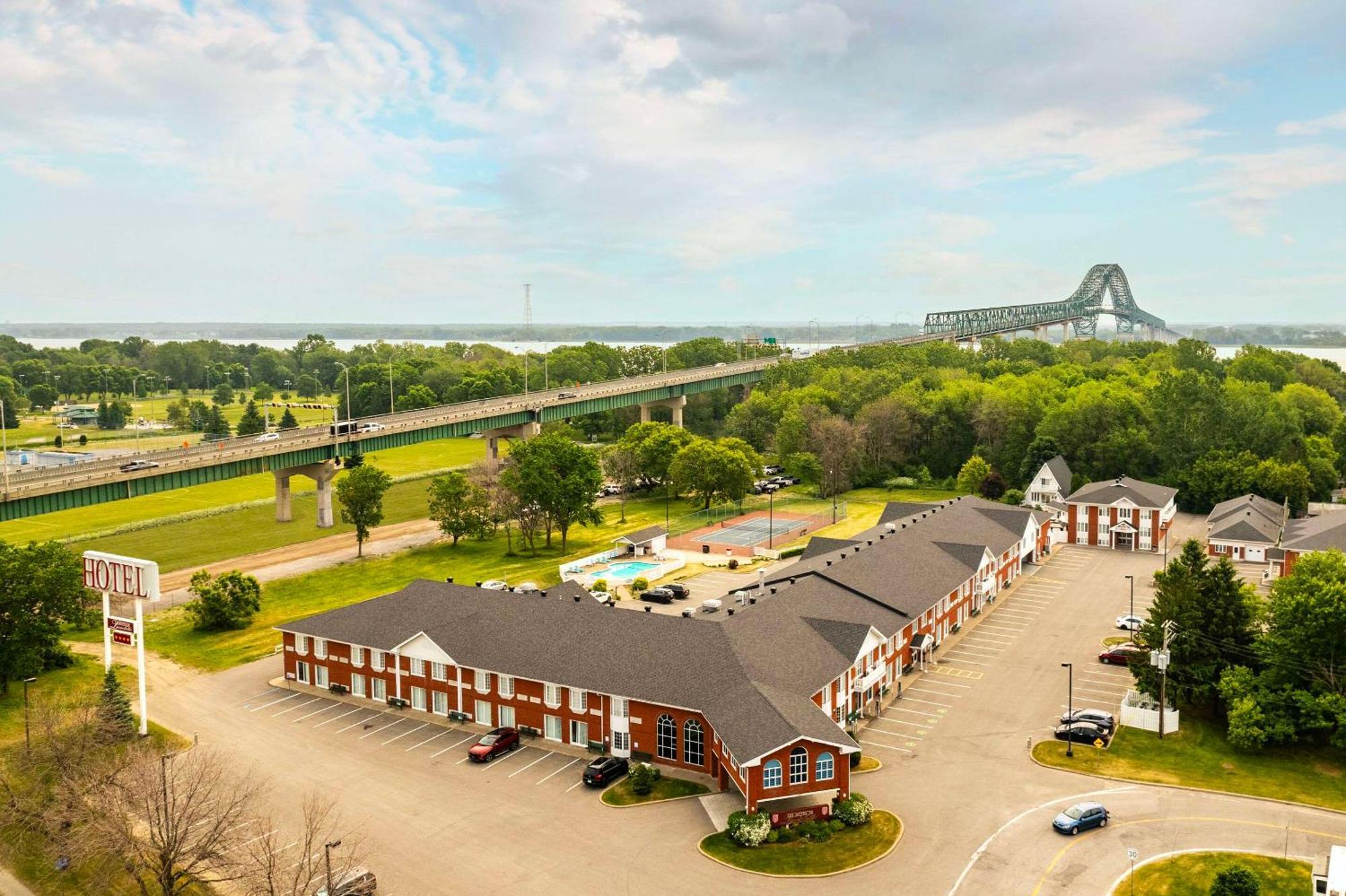 Les Suites De Laviolette Ascend Hotel Collection Trois-Rivieres Exterior foto